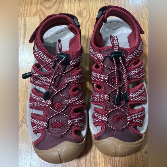 Women's Red Outdoor Sandals - Picture 3 of 6